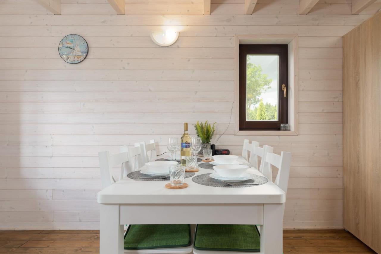 Strzezenice Domek Wakacyjny By Noclegi Renters Bagian luar foto